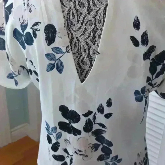 Dynamite Women's Small Floral Neck Choker Blouse - Picture 3 of 6